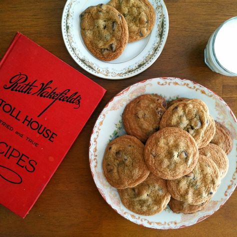 Toll House Cookies | The Original Chocolate Chip Cookie Toll House Cookies, Tollhouse Cookie Recipe, Tollhouse Cookies, Nestle Chocolate, House Cookies, Popular Cookies, Toll House, Chocolate Crunch, Drop Cookies