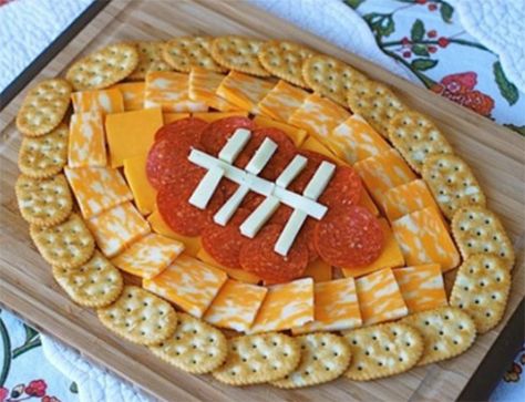 Buffalo Bills Party Ideas, Football Shaped Foods, Football Favors, Super Bowl Essen, Football Party Foods, Bowl Party Food, Football Snacks, Football Party Food, Superbowl Snacks