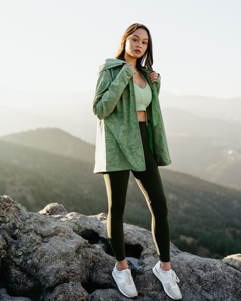 Athleisure Lifestyle, Women's Athleisure, Sports Outfit, Athleisure Style, Mountain Style, Passion For Life, Athleisure Women, Zoe Kravitz, Outdoor Photoshoot