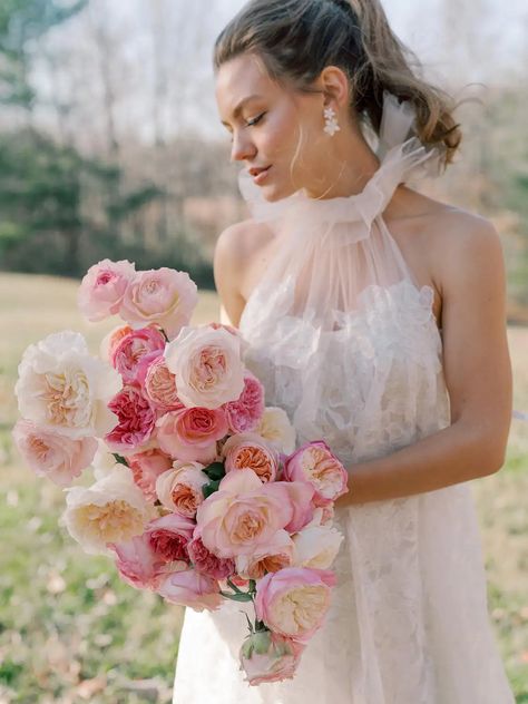 Wedding Bouquets Inspired by Valentine’s Day - David Austin Wedding and Event Roses Ivory Rose Bouquet, Yellow Rose Bouquet, Modern Bridal Bouquets, Ombre Rose, French Chateau Wedding, Engagement Season, Red Rose Wedding, Rose Bridal Bouquet, Winter Wedding Bouquet