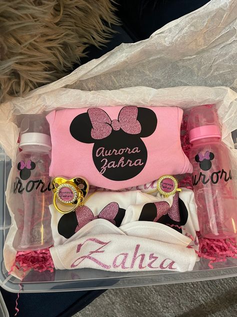 Personalize baby boy or girl a gift set includes bib,onesie, bottles, pacifier, jacket and case Baby Personalized Gift Ideas, Custom Baby Items, Sublimation Gifts, Sweet Baby Names, Pregnancy Goals, Diy Baby Shower Gifts, Personalized Baby Boy, Baby Fits, Money Ideas