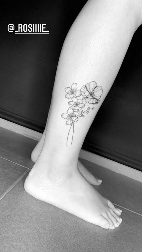 August Birth Month Tattoo, Gladiolus And Poppy Tattoo, August Birth Flower Tattoo, August Flower Tattoo, August Birth Month, Mouth Tattoo, Poppy Flower Tattoo, June Flower, Poppy Tattoo