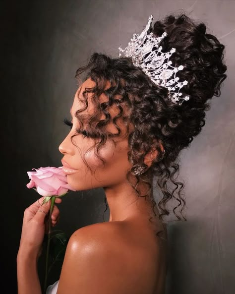 Curly Updo Bridal Hair, Princess And The Frog Hairstyles, Quinceanera Hairstyles For Curly Hair, Quince Hair Styles, Sweet 15 Hairstyles, Princess And The Frog Wedding Theme, Wedding Curly Hairstyles, Tiana Quince, Xv Hair