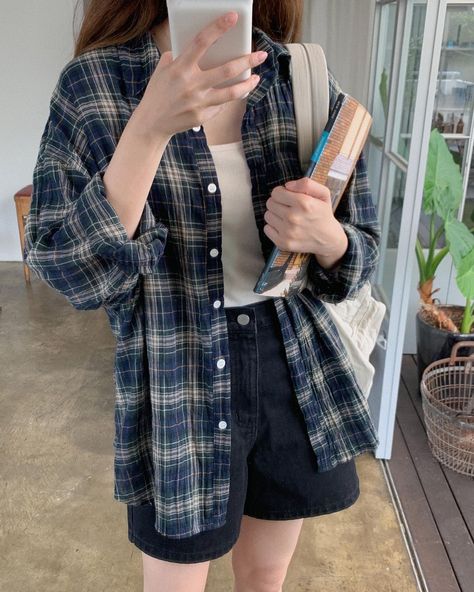 look ootd fashion instagram blog outfits inspo looks style vlog aesthetic koreanstyle Plaid Polo Outfit, Plaid Polo Outfit Women, Polo Outfits For Women, Checkered Shirt Outfit, Checked Shirt Outfit, Inspo Looks, Checkered Outfit, Vlog Aesthetic, Flannel Shirt Outfit