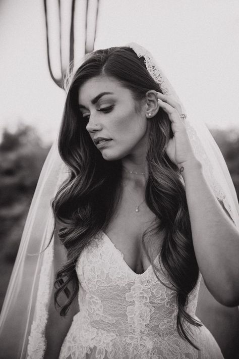 Hair Down Wedding Brunette, Lose Wedding Hair, Tousled Wedding Hair Down, Wedding Hair Down Behind One Ear, Wedding Hairstyles Brunette Down, Loose Curly Wedding Hair, Thick Wedding Hair, All Down Wedding Hair Side Part, Bridal Wedding Hair Down With Veil