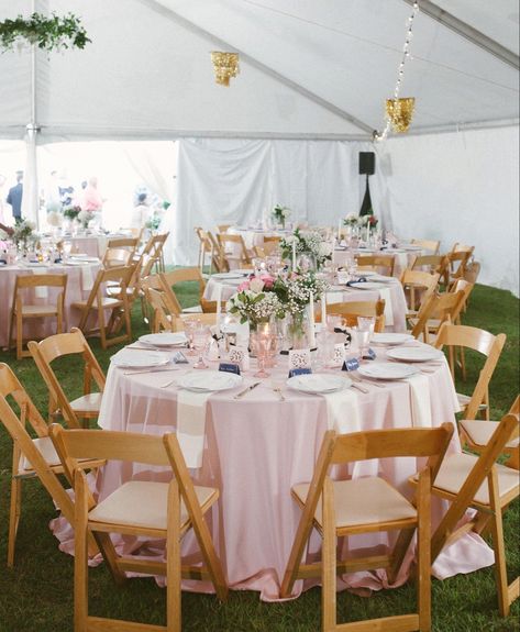 Pink wedding reception round table ideas Pink Round Table Setting, Circle Reception Table, Circle Wedding Tables, Round Table Ideas, Round Table Settings, Round Dinning Table, Wedding Table Pink, Pink Wedding Receptions, Pastel Pink Weddings