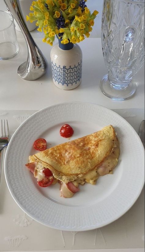 Perfect Breakfast Aesthetic, Quick Breakfast Ideas Aesthetic, Breakfast Omelette Aesthetic, Easy Breakfast Aesthetic, Aesthetic Omelette, Simple Breakfast Aesthetic, Cooking Breakfast Aesthetic, Making Breakfast Aesthetic, Omelette Aesthetic