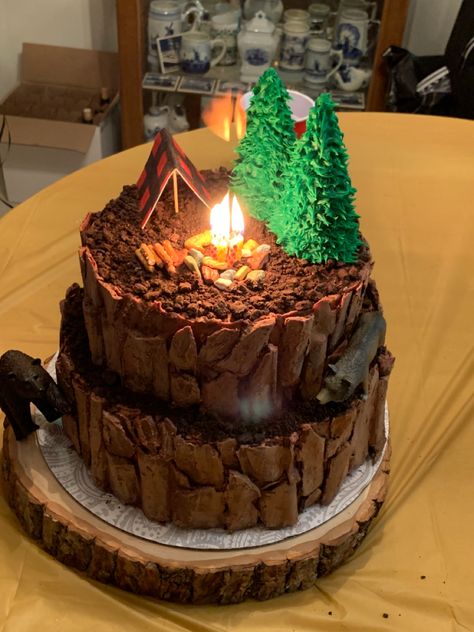 Bushcraft Birthday Cake, Campfire Cake Camping, Nature Birthday Cake Ideas, Camp Themed Smash Cake, Camping Themed Cake Ideas, Camping Grooms Cake, Outdoor Theme Birthday Cake, Wilderness Cake Ideas, Compass Birthday Cake