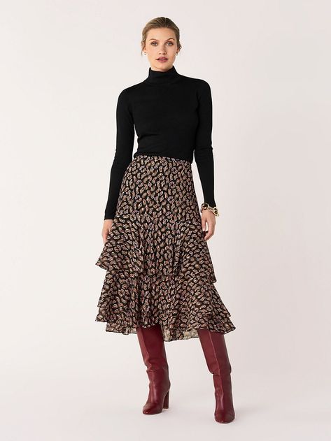 f337d999d9ad116a7b4f3d409fcc6480desc53039428ri Black Turtle Neck, Mode Instagram, Long Skirt Outfits, Chique Outfits, Working Women, Mode Chic, Mein Style, Skirt Outfit, Work Outfits Women