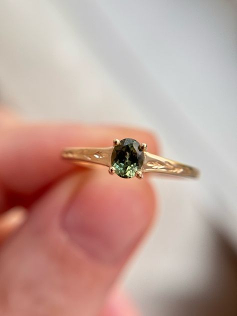 Simple Fairy Engagement Rings, Wedding Rings Unconventional, Elegant Engagement Rings Green, Crystal Engagement Rings Gold, Outdoorsy Engagement Rings, Unusual Engagement Rings Unique Vintage Weddings, Gem Engagement Rings Vintage, Earthy Engagement Ring, Green Stone Wedding Ring