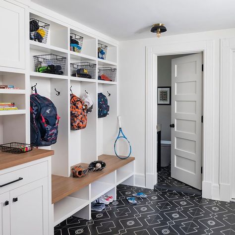 Tami Wassong Interiors on Instagram: “Back to school ready at my clients house this morning Designed by: @tamiwassonginteriors 📷 @macchiaphoto #mudroom #interiordesign #design…” Locker Mudroom, Bump Out Addition, Kids Locker, Mudroom Remodel, Garage Mudroom, Bump Out, Mudroom Design, Pool Rooms, Good Design