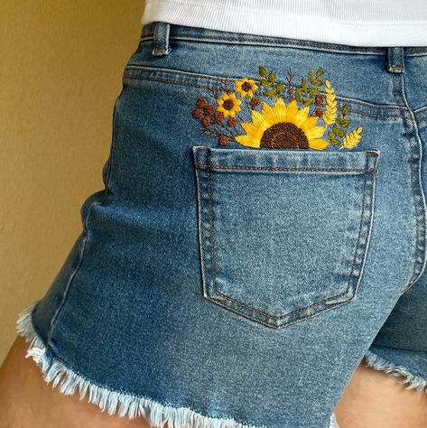 Sunflower embroidery pattern for shorts or jeans pockets is great for hand-embroidered summer denim clothing to make your clothes unique. Upgrade your look with this cute and versatile sunflowers pocket design! This listing is for a digital file only.  No physical item will be sent to you. This pattern for a patch back pocket of shorts is intended for those who already have a basic understanding of embroidery stitches and techniques.  It is suitable for anyone new to embroidery because it includes a step-by-step tutorial with a lot of photos! All the stitches used here are beginner-friendly! Your purchase includes: - A printable pattern.  This pattern is sized 6 x 13 cm (fits in a pocket of jeans, shorts, cap or T-shirt), but can be scaled up or down to fit any size;  - A color guide with Flower Jean Embroidery, Jean Shorts With Embroidery, How To Style Jean Shorts Summer, Jean Pocket Embroidery, Denim Embroidery Jeans, Jeans Embroidery Ideas, Sunflower Jeans, Sunflower Clothing, Back Pocket Jeans