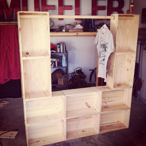 Pretty Sweet. Transport goods to the show in the crates then set up the crates as display. Attach supports and make open shelving across the center Booth Shirt Display, Crate Display Ideas, Crate Shelves Kids, Crate Display, Vendor Ideas, Vendor Booth Display, Flea Market Booth, Craft Fair Booth Display, Vendor Displays