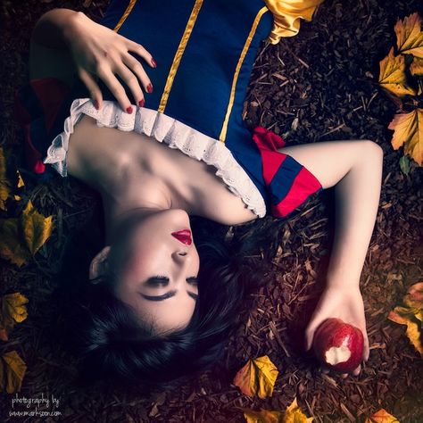 FAIRYTALES: The Snow White Syndrome — Desirée M. Mondesir Snow White Photography, Dead Snow, Snow White Photos, Snow White Cosplay, Anime Disney, Snow White Birthday Party, Dark Beauty Magazine, Snow White Birthday, Princess Photo