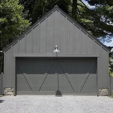 Black Garage Doors, Farmhouse Garage, Sliding Doors Exterior, Modern Garage Doors, Garage Door Types, Best Garage Doors, Garage Bedroom, Garage Exterior, Garage Door Design