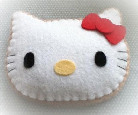 'HeLLo KiTTy'  Cute felt KiTTy..... Hello Kitty Handmade, Felt Kitty, Felt Template, Felt Patches, Felt Keyring, Felt Keychain, Hello Kitty Keychain, Felt Bookmark, Felt Patch