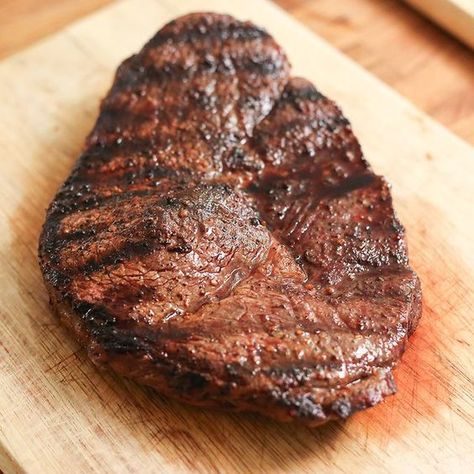 How to Grill Sirloin Tip Steaks Sirloin Marinade, Steak And Sweet Potato, Steak On Gas Grill, Top Sirloin Steak Recipe, Steak Medium, Sirloin Tip Steak, Potato Bowls, Beef Loin, Sirloin Steak Recipes