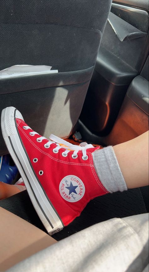 Red Converse Aesthetic, All Star Cano Alto, Red High Top Converse, Knee High Converse, High Converse, Converse Aesthetic, Cute Converse, Red Converse, Shoes Aesthetic