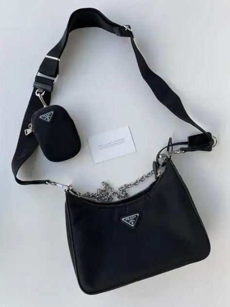 5 Designer Hand Bags To Purchase This Year Tas Prada, Tas Chanel, Cute Hand Bags, Prada Re Edition 2005, Prada Re Edition, Sac Diy, Bag Prada, Tas Fashion, Prada Nylon