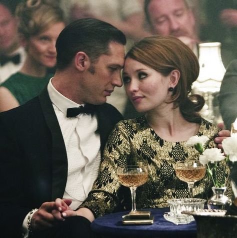 Tom Hardy (Reggie Kray) and Emily Browning (Frances Shea) | Legend (2015) Emily Jane Browning, توم هاردي, Tom Hardy Movies, Legend 2015, Tom Hardy Legend, The Krays, Kaptan Jack Sparrow, Emily Browning, Paul Bettany