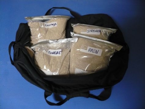 Sandbag training - How to make your own sandbag, benefits of sandbag training, videos of exercises, etc. Diy Sand Bags Weights, Diy Sandbags, Diy Exercise Equipment, Sandbag Workout, Sandbag Training, Diy Fitness, Workout Weights, Diy Gym Equipment, Work Building