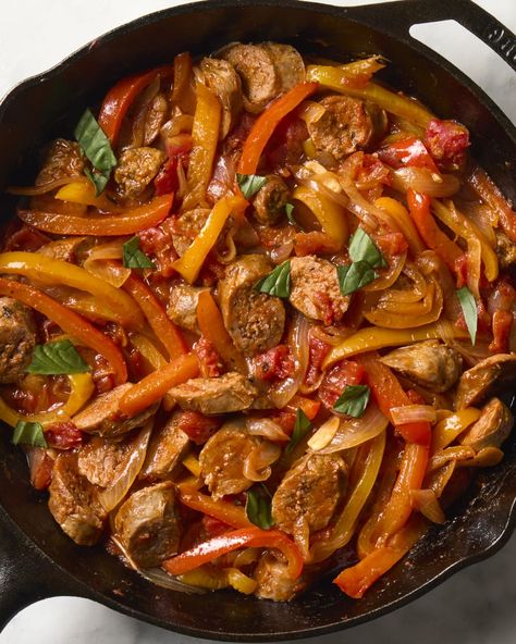 overhead shot of sausage and peppers in cast iron, topped with basil Sausage Meals, Italian Sausage And Peppers, Pan Sausage, Italian Pork, Sausage Dinner, Red Sauce Pasta, Cajun Dishes, Salmon Potato, One Pan Dinner