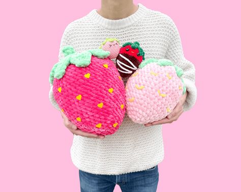 Giant Strawberry Crochet Pattern Strawberry Crochet Pattern, Crochet Elephant Pattern Free, Strawberry Crochet, Giant Strawberry, Crochet Elephant Pattern, Tassel Bag Charm, Jumbo Yarn, Crochet Garland, Crochet Snowman