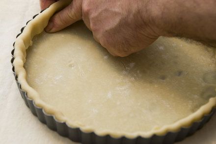 Basic Short-Crust Pastry Recipe - NYT Cooking INGREDIENTS 145 grams all-purpose flour (about 1 cup) ½ teaspoon kosher salt 1 stick cold unsalted butter (1/4 pound), cut in 1/8-inch pieces 3 tablespoons ice water Easy Quiche Crust, Easy Quiche, Tarts Crust, Pastry Recipe, Homemade Pastries, British Baking, Nyt Cooking, Shortcrust Pastry, Crust Recipe