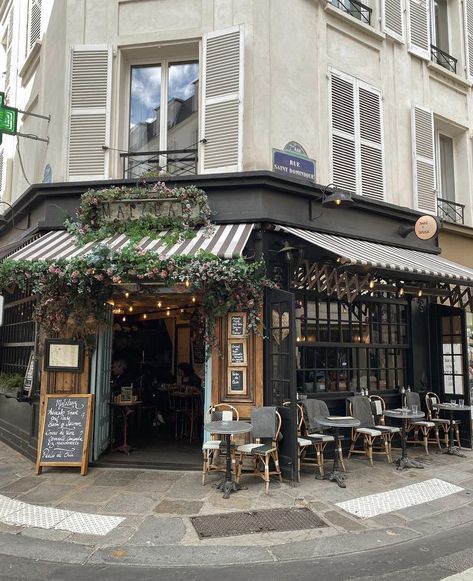 Paris Restaurants Exterior, Bakery With Apartment Above Exterior, Cafe And Apartment Exterior, French Coffee Shop Aesthetic, Cute Bakery Exterior, Bookstore Exterior, Parisian Cafe Interior, Bakery Exterior, Cafe Outside