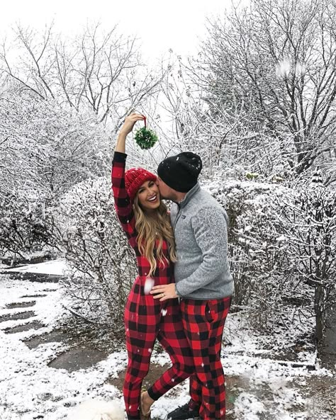 matching pajama photoshoot Christmas Tree Farm Photos, Christmas Couple Photos, Christmas Couple Pictures, Christmas Poses, Couples Holiday, Matching Family Christmas Pajamas, Family Christmas Pictures, Christmas Shoot, Romantic Christmas