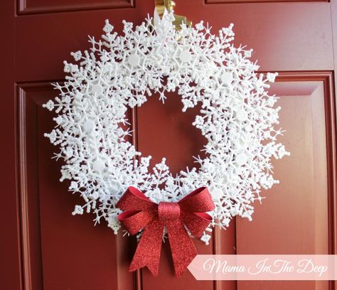 DIY Snowflake Wreath Wreath Snowflakes, Diy Snowflake Wreath, Store Christmas Decorations, Diy Christmas Decorations Dollar Store, Dollar Store Christmas Decor, Dollar Store Christmas Decorations, Dollar Store Christmas Crafts, Snowflake Wreath, Snow Flakes Diy