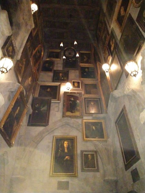 Universal Studios Hogwarts, Inside Hogwarts, Dark Academia Harry Potter, Hogwarts Interior, Harry Potter Castle, Gryffindor Common Room, Interior Paintings, Neville Longbottom, Castles Interior