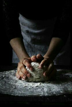 Making bread Homemade Pizza Dough Easy, Dark Food Photography, Easy Homemade Pizza, Cooking Advice, Homemade Pizza Dough, Fiber Rich Foods, Brioche Buns, Soda Bread, Food Photography Styling