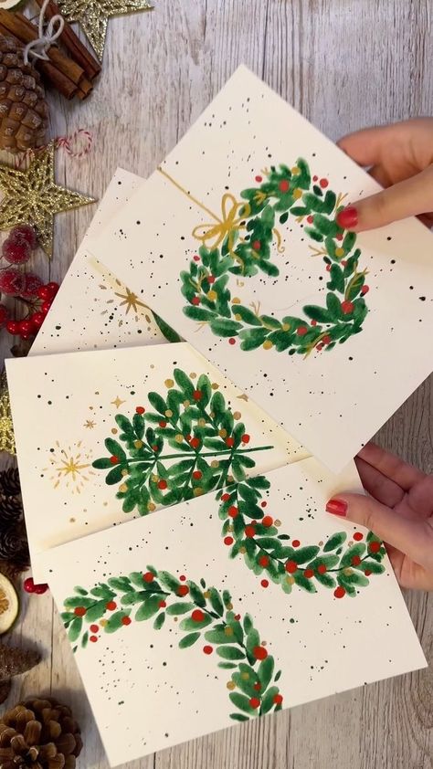 Easy Paintings For Christmas, Christmas Watercolor Step By Step, Cute Things To Paint Christmas, Christmas Decorations Painting, Waterpaint Christmas Card, Christmas Ideas Cards, Painting Ideas For Christmas Gifts, Christmas Art Cards, The Best Christmas Gifts