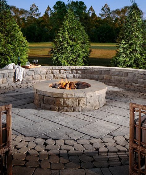 Fire Pit Ideas Seating, Fire Pit Stone Ideas, Patio With Seating Wall, Landscape Fire Pit, Fire Pit Stone, Outdoor Firepits, Hardscape Ideas, Garden Fireplace, Outdoor Fire Pit Area