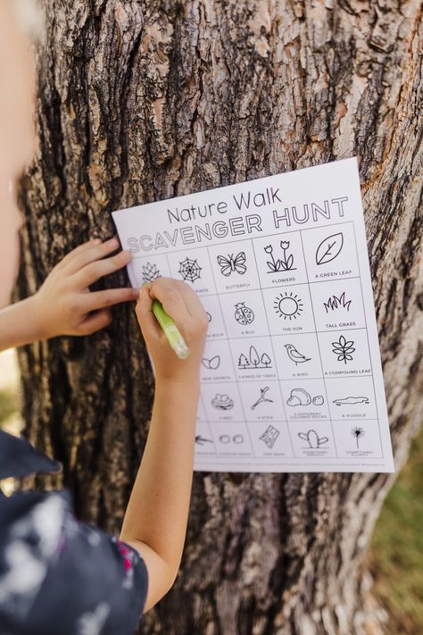 Grab this FREE Outdoor Scavenger Hunt printable to help kids get outdoors and enjoy nature! It's a fun activity and a perfect way to connect with nature! Walk Scavenger Hunt, Nature Scavenger Hunt For Kids, Nature Scavenger Hunt Printable, Nature Walk Scavenger Hunt, Outdoor Scavenger Hunt, Scavenger Hunt List, Nature Scavenger Hunt, Time Magic, Scavenger Hunt Printable