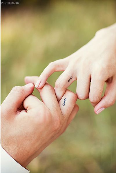 Men Infinity Tattoo, Infinity Hand Tattoo, Infinity Tattoo On Ring Finger, Small Tattoo For Couple, Infinity Tattoo Finger Small, Finger Infinity Tattoo, Couple Infinity Tattoo, Infinity Tattoo Couples, Infinity Matching Tattoos