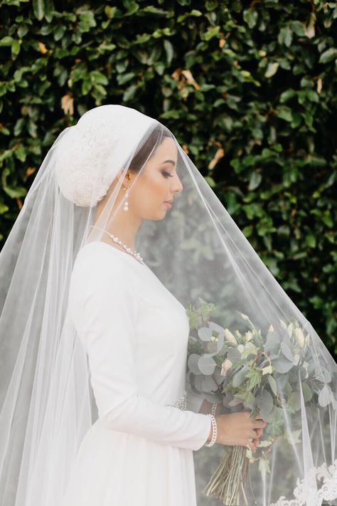 Bridal Turban and Veil Bridal Turban, Hijabi Wedding, Wedding Turban, Cotton Wedding Dresses, Hijabi Brides, Muslim Brides, Bridal Hijab, Hijab Wedding Dresses, Hijab Wedding