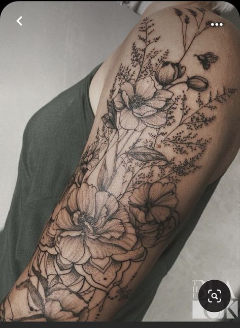 Natur Tattoo Arm, Botanisches Tattoo, Cream Tattoo, Half Sleeve Tattoos Forearm, Nature Tattoo Sleeve, Feminine Tattoo Sleeves, Wildflower Tattoo, Tattoos For Women Half Sleeve, Upper Arm Tattoos