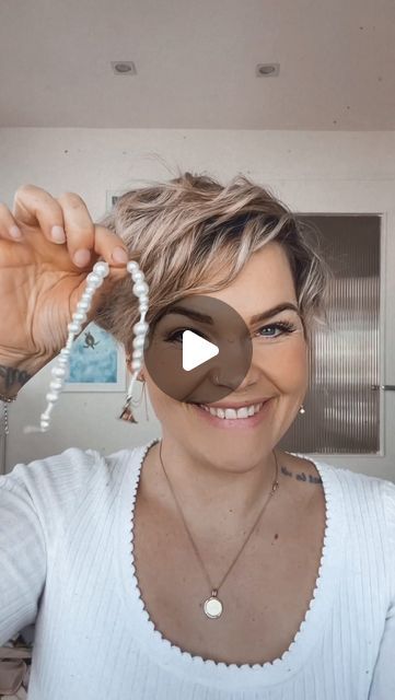 Salirasa - Short Hair Styles | Pixiecut | Undercut on Instagram: "Easy accessory idea for short or long hair. 
#shorthair #hairidea #kurzehaare #kurzhaarfrisur #cabelocurto #pixiecut" Short Hair Accessories Ideas, Hair Accessories For Short Hair, Pixiecut Undercut, Short Hair Accessories, Short Or Long Hair, Hair Accessories Tutorial, Short Hair Tutorial, Hair Summer, Penteado Cabelo Curto