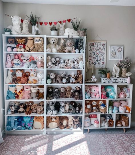 Decorating With Stuffed Animals, Plushie Shelf Ideas, Stuffed Animals On Shelves, Stuffed Animal Display Ideas Bedroom, Cute Ways To Display Stuffed Animals, Toy Collector Room Ideas, Squishmallows Shelves, Squishmallow Shelf Display, Stuffed Animal Shelves