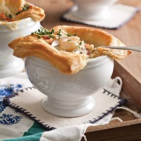 Try these easy and elegant Seafood Pot Pies for a comforting winter meal. Seafood Pot Pie Recipe, Pot Pie Dinner, Seafood Pie, South Recipes, Seafood Pot Pie, Seafood Pot, Zuppa Soup, Chicken Potpie, Puffed Pastry