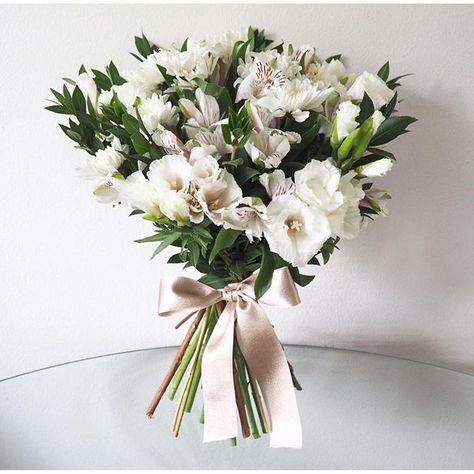 White and hints of blush  #European  hand-tied #Bridal #bouquet for the #simple #bride #lisianthus #alstromeria Alstroemeria Wedding, White Alstroemeria, Prom Bouquet, White Flower Bouquet, Simple Bride, Ivory Roses, White Wedding Bouquets, White Flower, Fresh Flowers