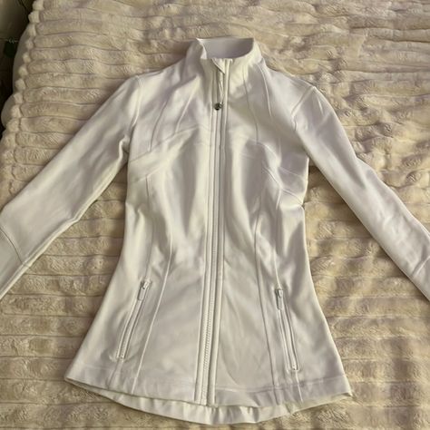 White Define Jacket Size 2 From Lululemon! White Define Jacket, Lululemon Define, Fitness Wear Outfits, Define Jacket, Lululemon Define Jacket, Lululemon Jacket, Riding Outfit, Cute Jackets, Cute Everyday Outfits