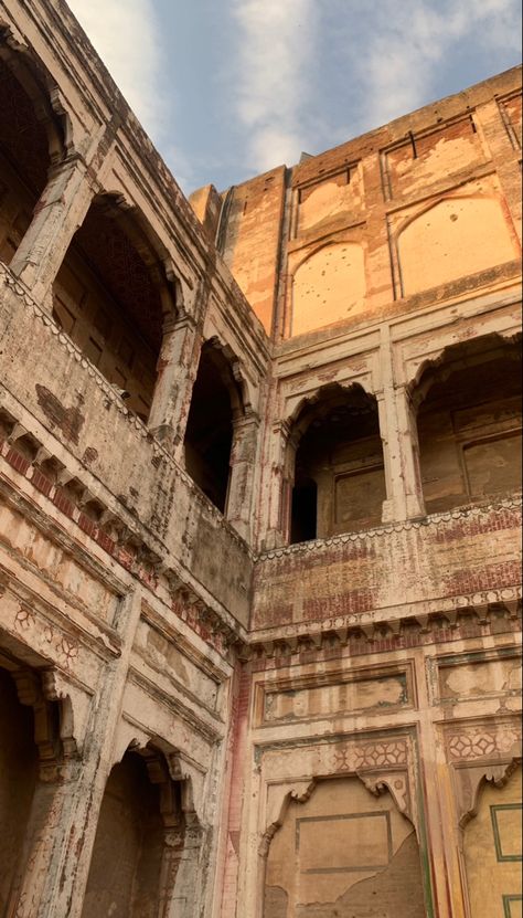 Old Lahore, Lahore Fort, Books On Islam, Banks Ads, South Asian Aesthetic, Pakistan Culture, Pakistani Culture, Punjabi Culture, Desi Love