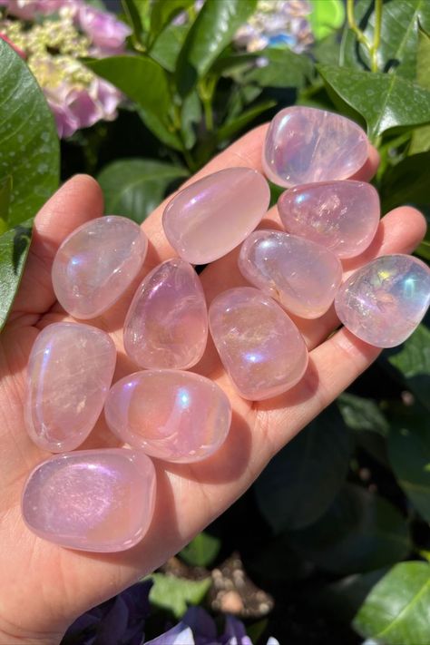 Angel Aura Rose Quartz, Rose Quartz Healing, One Rose, Cool Rocks, Angel Aura, Cute Little Drawings, Women's Jewelry And Accessories, Stone Heart, Tumbled Stones