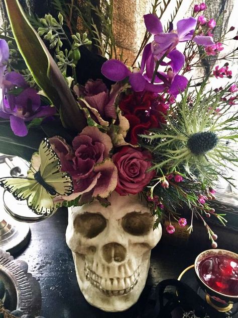 Halloween Imagem, Halloween Victorian, Victorian Halloween, Halloween Social, Casa Halloween, Halloween Party Ideas, Creepy Decor, Scary Halloween Party, Penny Dreadful