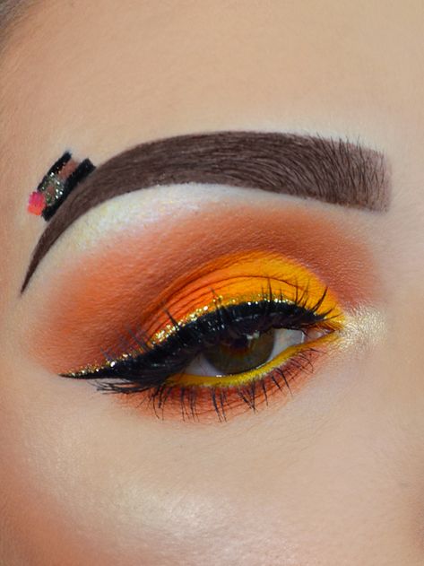 Makeup Ideas Thanksgiving, Turkey Makeup Looks, Thanksgiving Make Up Looks, Cute Thanksgiving Makeup Looks, November Makeup Ideas, Fun Fall Makeup, Thanks Giving Make Up, Thanksgiving Makeup Creative, Simple Thanksgiving Eye Makeup