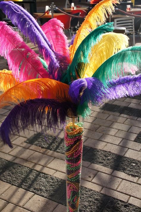 Oversized Carnival Feathers & Beads in tall vase for a Carnival Themed Event - by Creative Collective Brazil Party, Rio Party, Carnival Decor, Carnival Party Decorations, Caribbean Party, Theme Carnaval, Carnival Decorations, Prom Themes, Brazil Carnival