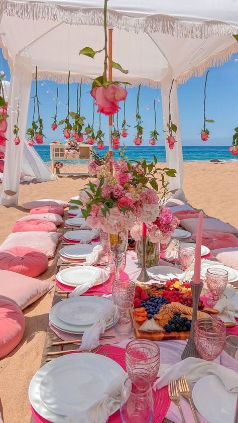 Picnic Birthday Party, Decoration Evenementielle, Picnic Inspiration, Picnic Decorations, Cute Birthday Ideas, Picnic Birthday, Beach Birthday, Birthday Planning, Table Set Up